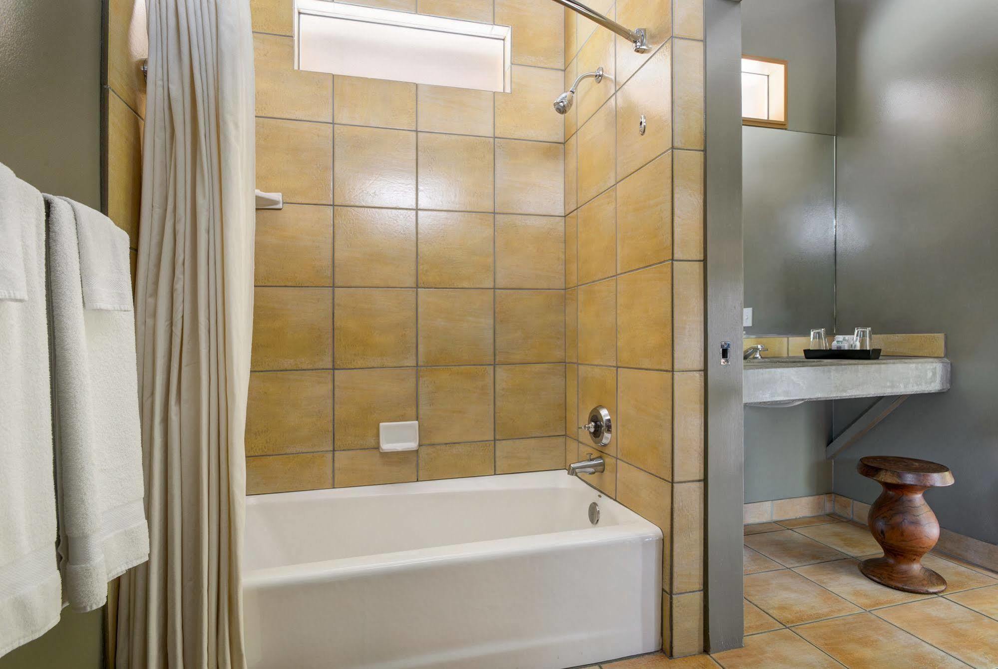 Desert Pearl Inn Спрингдейл Экстерьер фото
